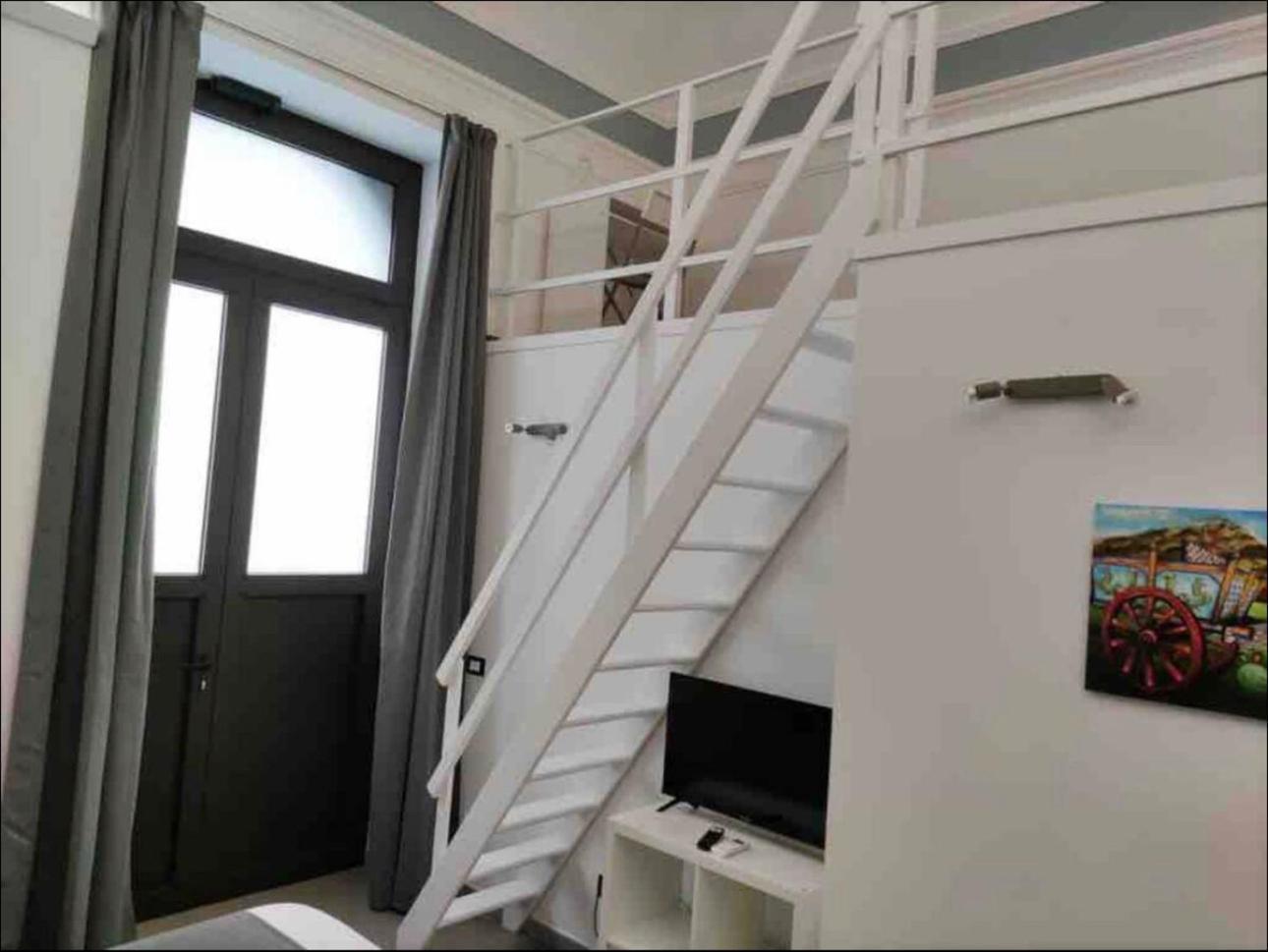 Ruggero Settimo - Ferienhaus *